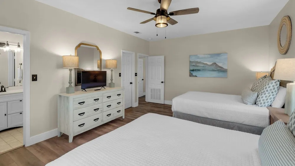 Private Pool in Grayton Beach; 3 Minutes to Beach & Sleeps 14