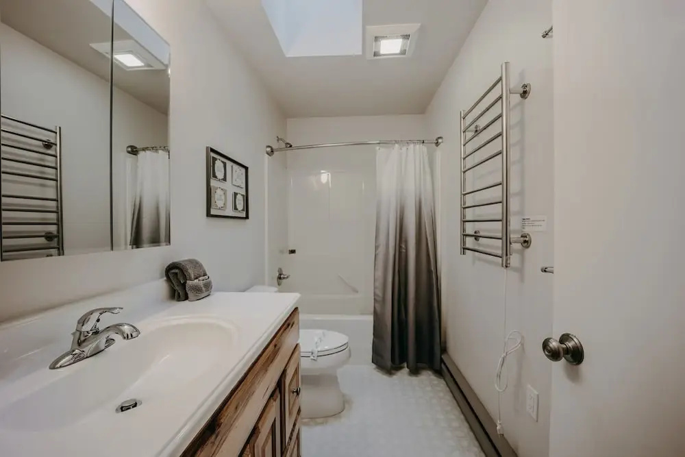 30gs - Bbq - Hot Tub - Wi-fi - Pets Okay - Sleeps 8 3 Bedroom Cabin by Redawning