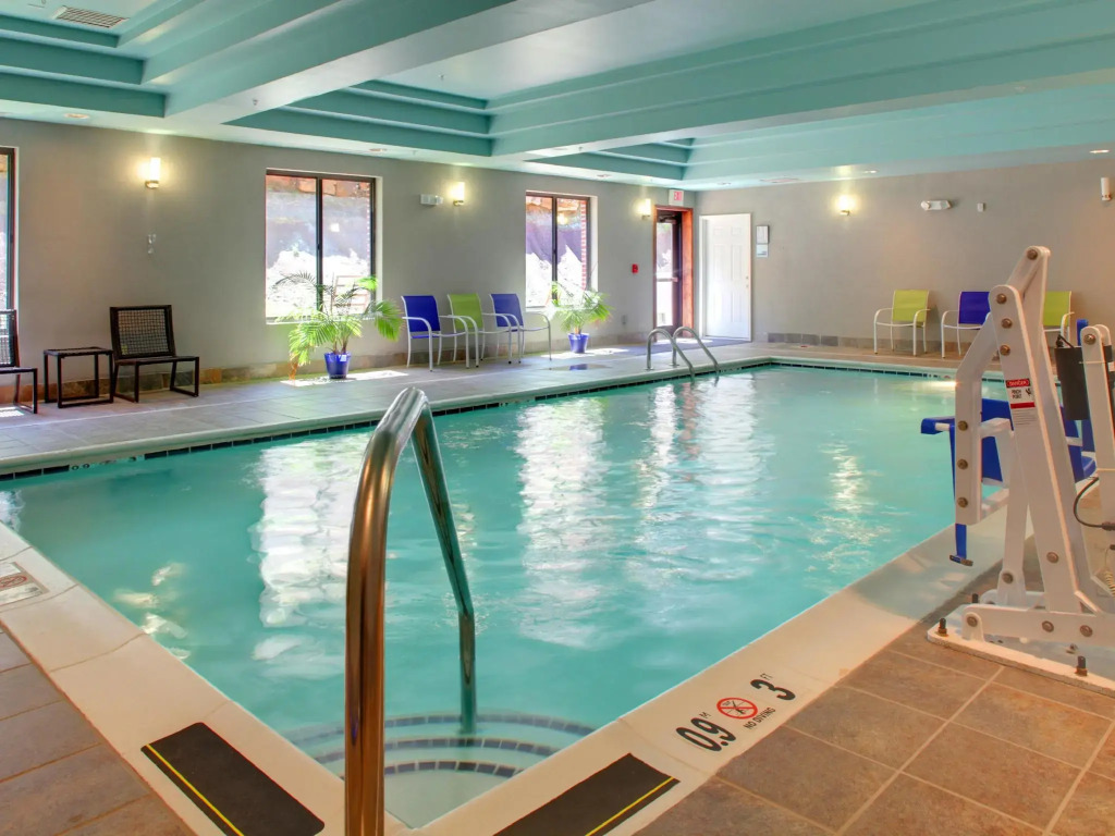 Holiday Inn Express & Suites Cross Lanes by IHG