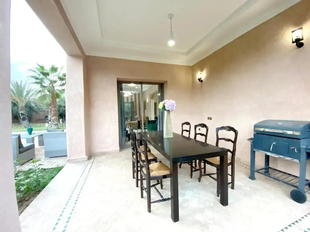 5 bedrooms villa with private pool enclosed garden and wifi at Marrakech