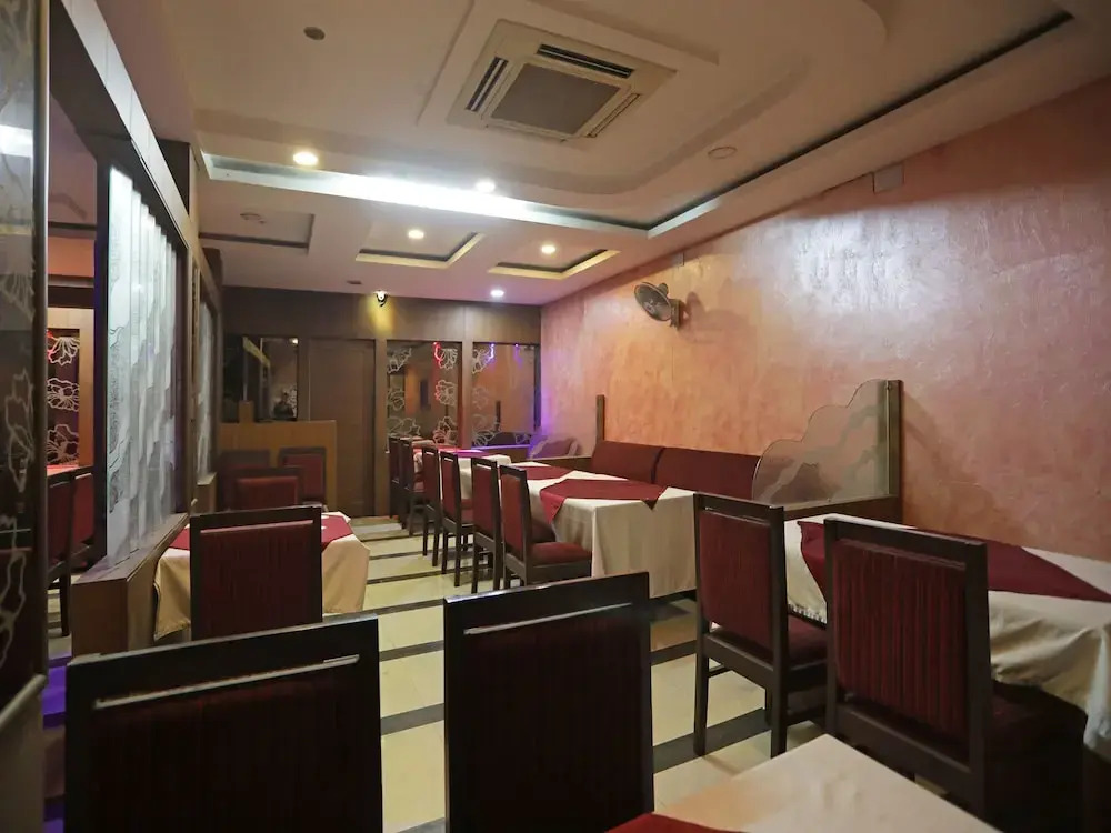 OYO 11061 Hotel Awesome