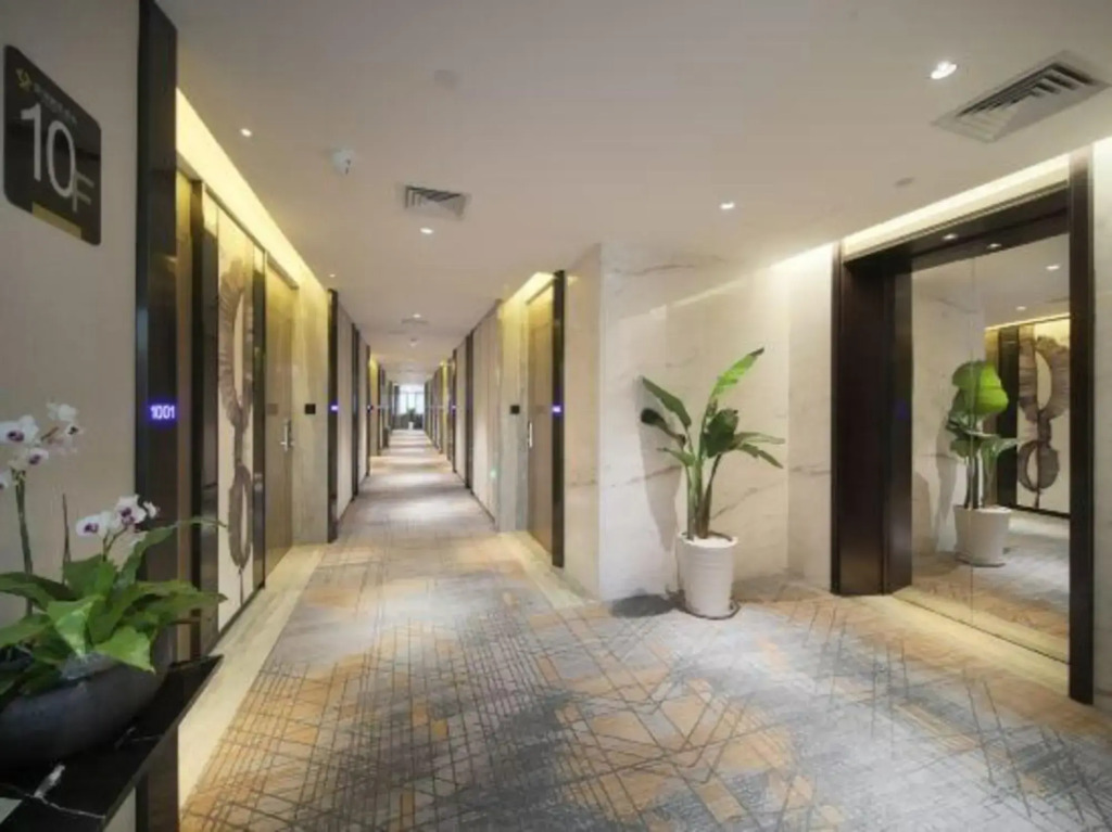 Golden Claw Hotel