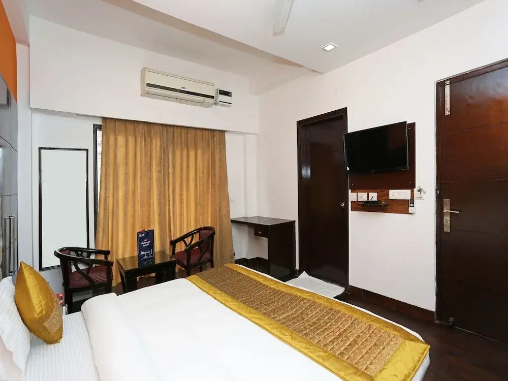 OYO 11656 Singh Suites