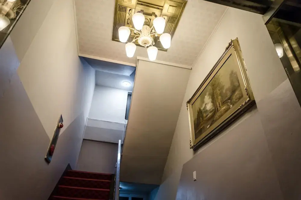 Victoria Lodge