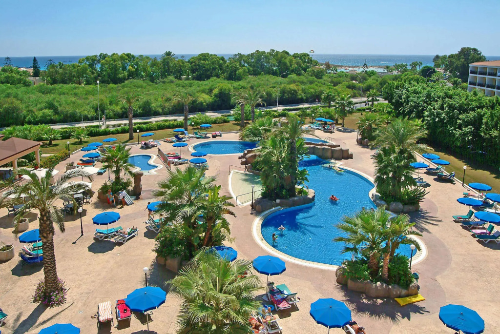 Nissiana Hotel & Bungalows