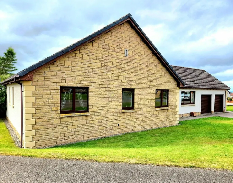 Boutique 4-Bed Home in Inverness
