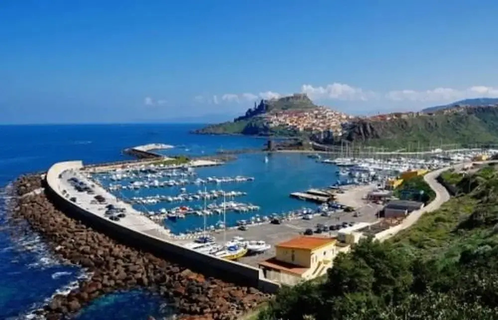 Apartment With 2 Bedrooms In Castelsardo 500 M From The Beach