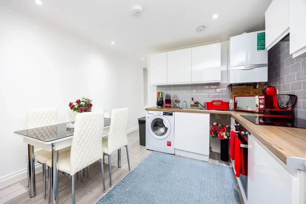 3 Bed 3 Bathroom Flat in Kensington B