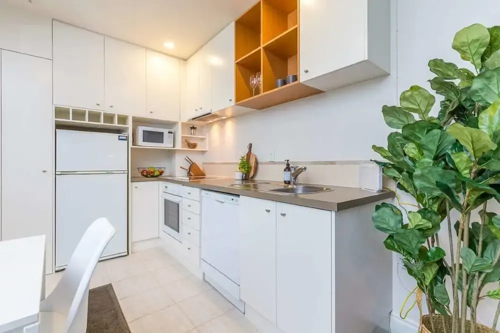 Lovely City Apartment with Pool & Gym
