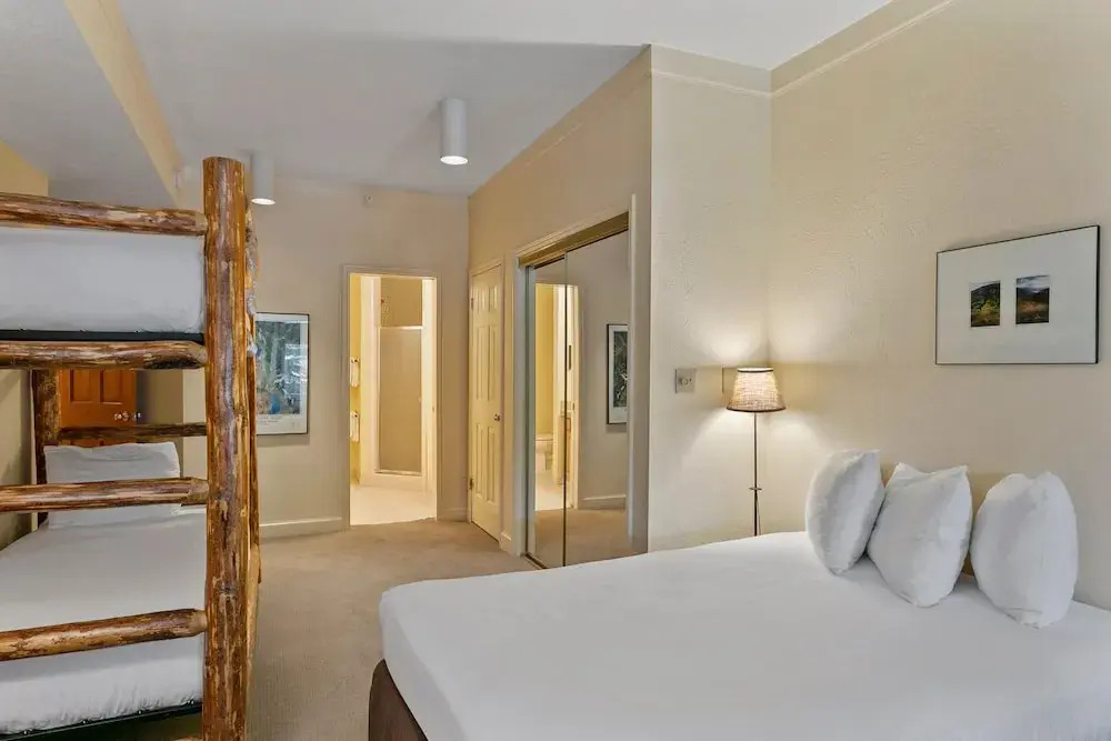 Powder Run at Deer Valley Resort - Two Bedroom Condo with Hot Tub #A13 2 Condo