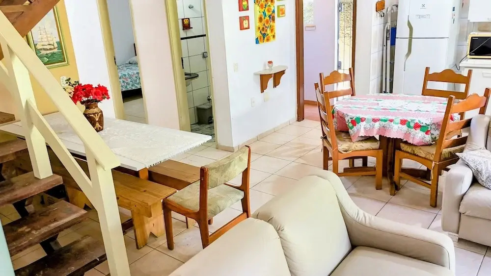 Casa a 200m da Praia com Piscina Privativa para Grupos em Boracéia