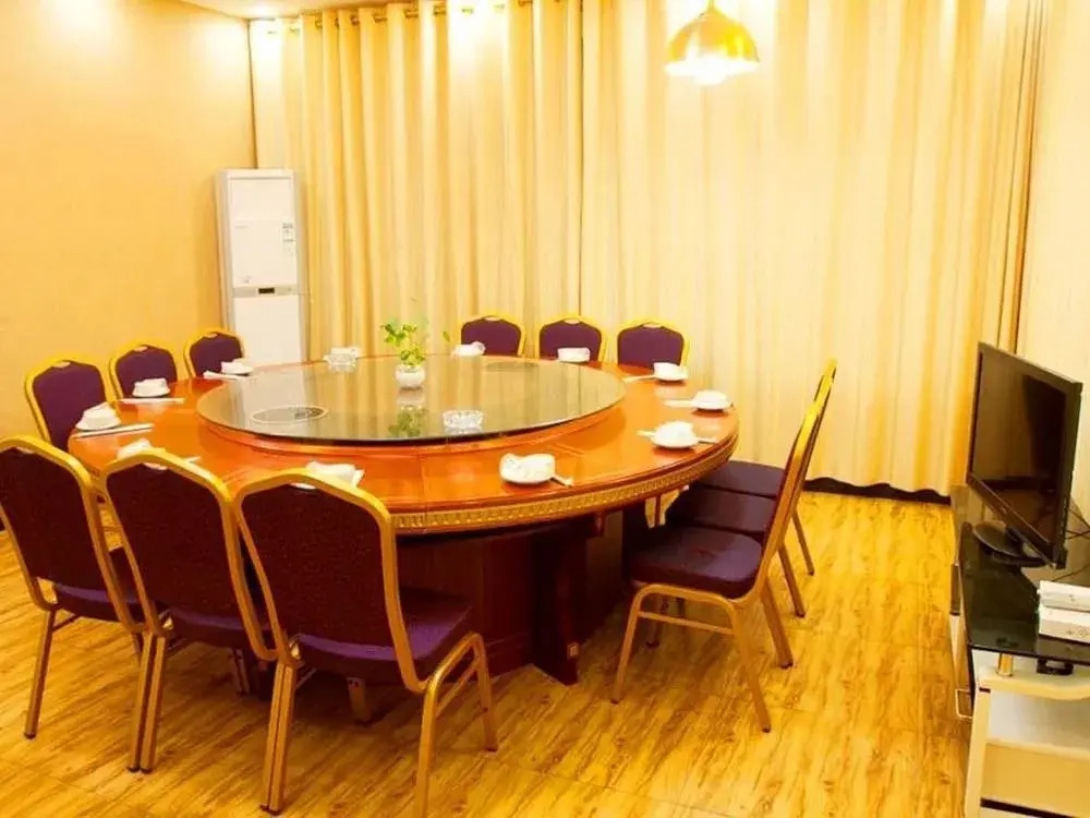 Nanning Hawks Holiday Hotel