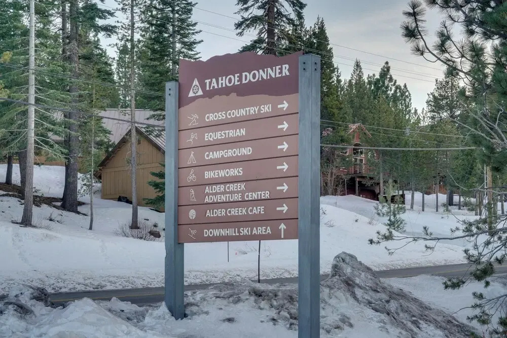 Near Downhill Ski Resort! Hot Tub Haven in Truckee