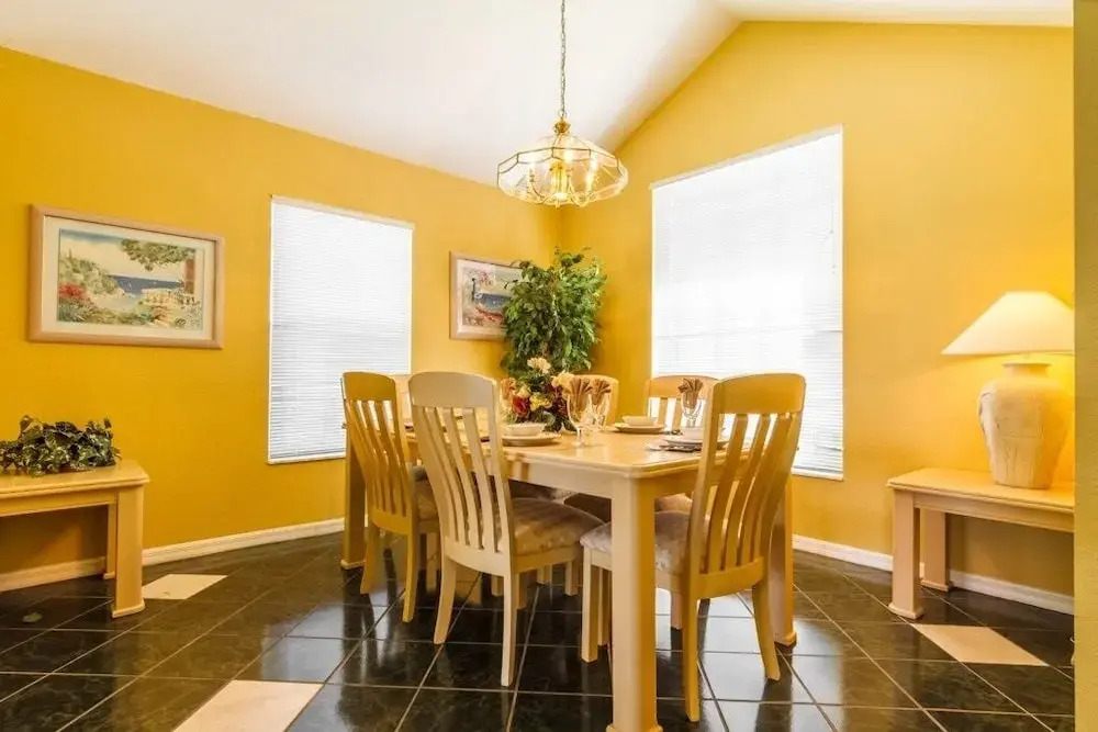 Linda's Pinewood Villa 4 Bedroom Home