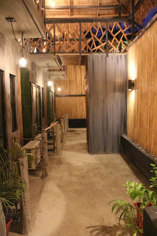 The Cavern Pod Hotel & Specialty Café - Hostel