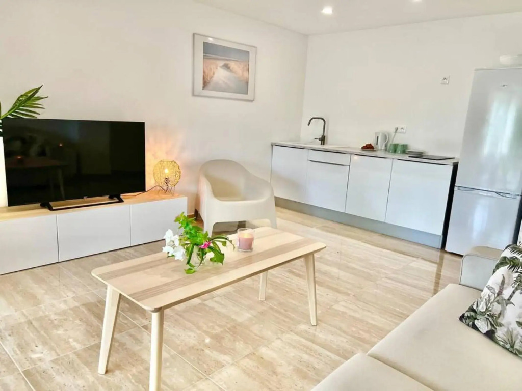 Maracuja 5, Orient Bay village, walkable beach at 100m