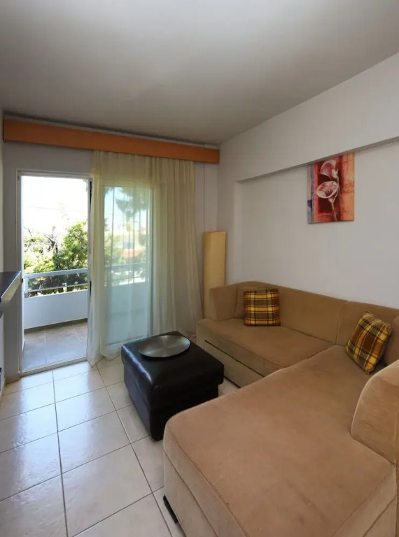 Rhodes Superior Suite - Cosy Poolside Retreat