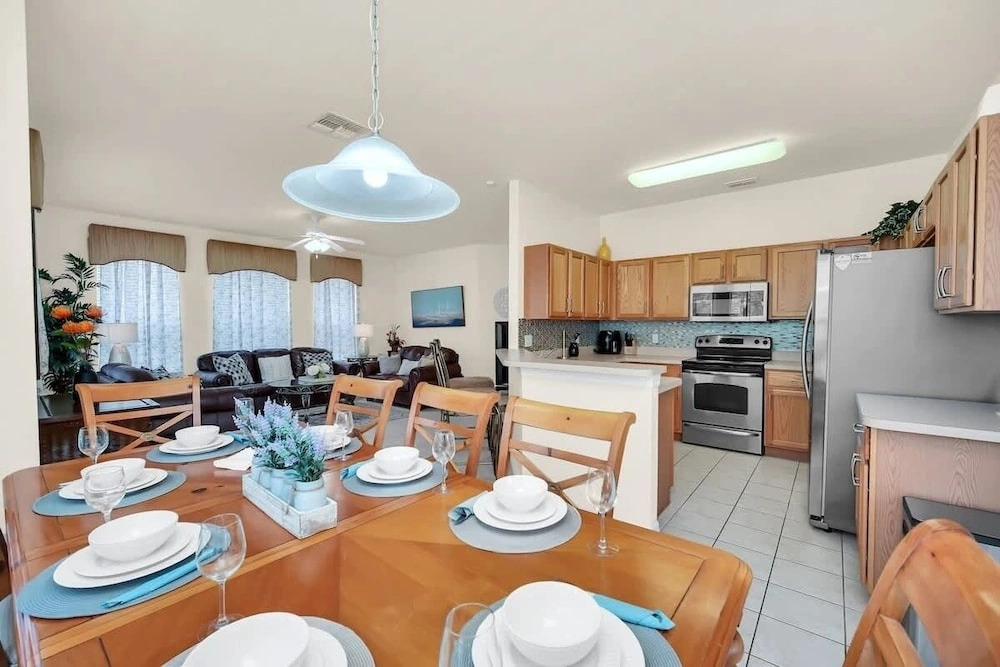Near Disney Amazing 5 Bd Home - Private Pool 5 Bedroom Home