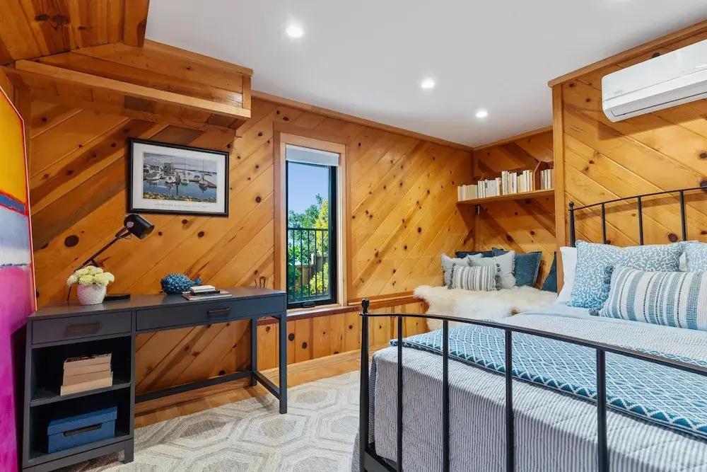 180-Degree Ocean Views Deck + Hillside