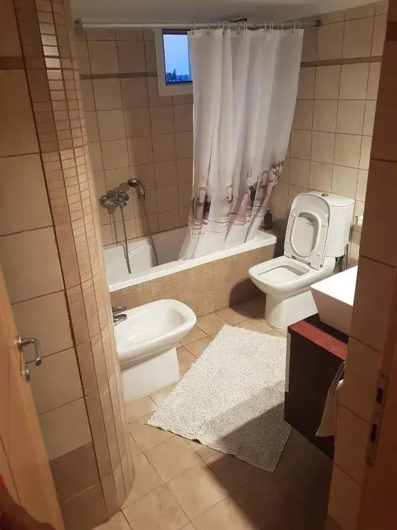 Flexible 2 floor(1st and 2nd floor) house with private parking