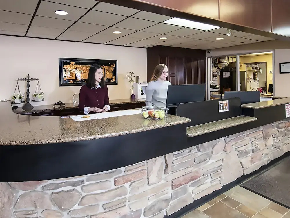 Dunvegan Inn and Suites