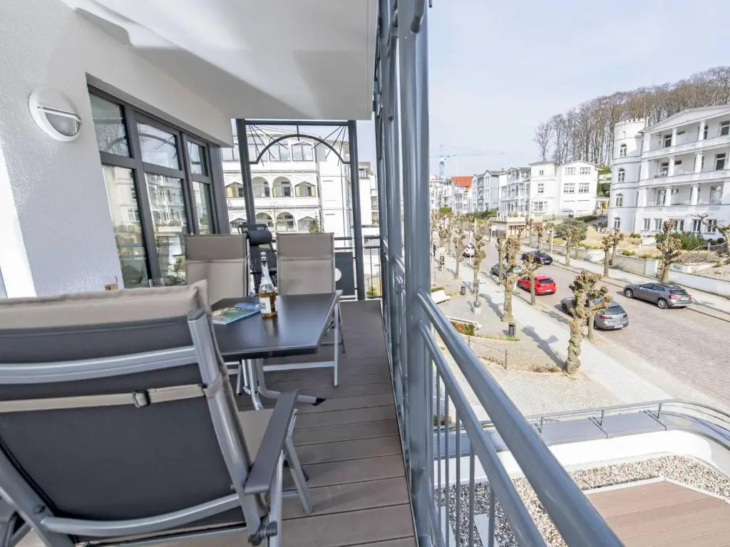 Villa Louisa in Sellin - WG 39 mit Balkon, strandnah