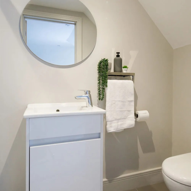 Luxury Penthouse Super King Bed 5 min to Beach