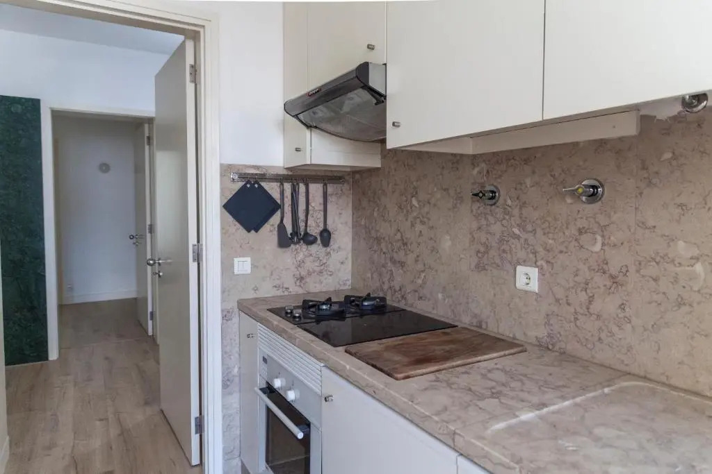 Classy 2BDR Apartment in Downtown by LovelyStay