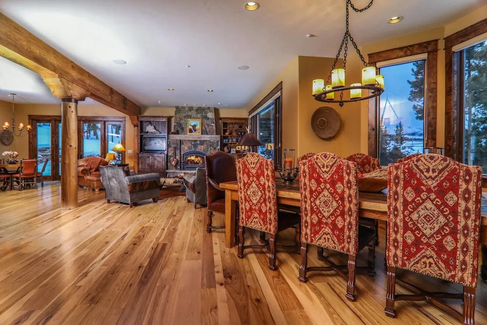 Alpenglow Peaks Lodge
