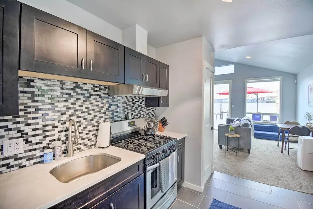 Manette Waterfront: Kayak the Bay & Walk to Town!