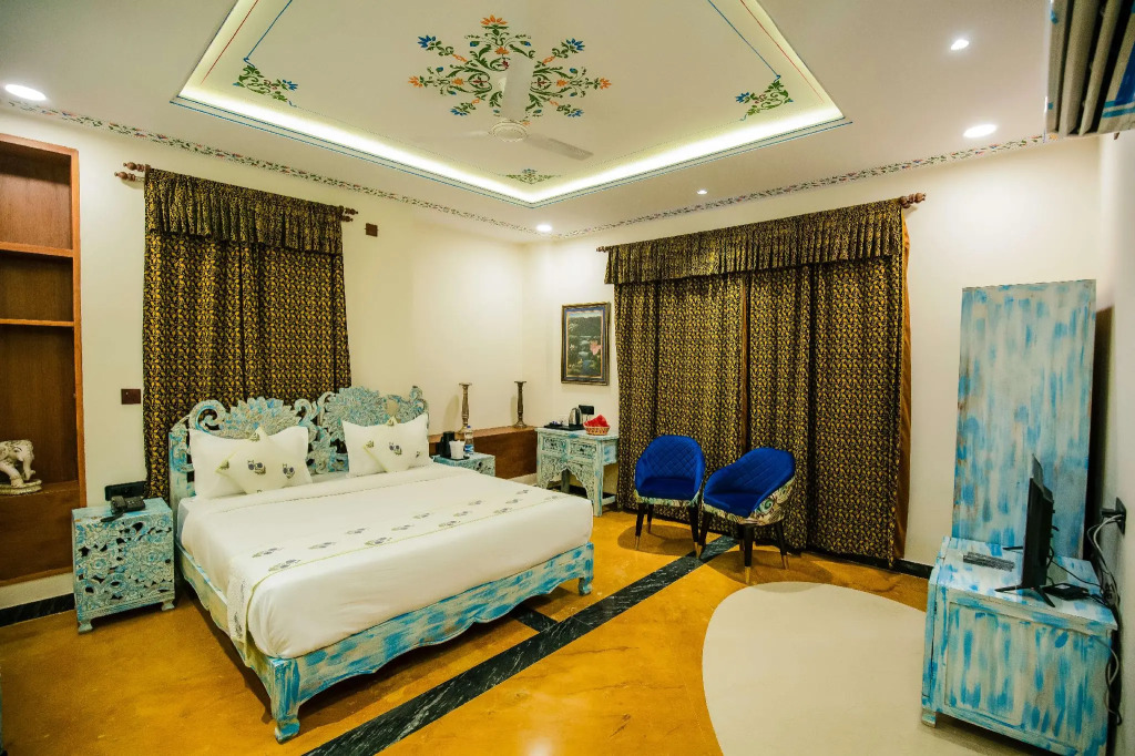 The Chronicles By WSI - Near the Lake Pichola Udaipur