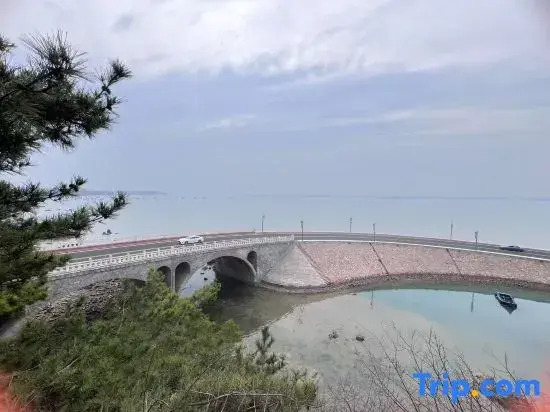 Jingxi Daojia Hotel (Rongcheng Downtown Cherry Lake Sports Park)