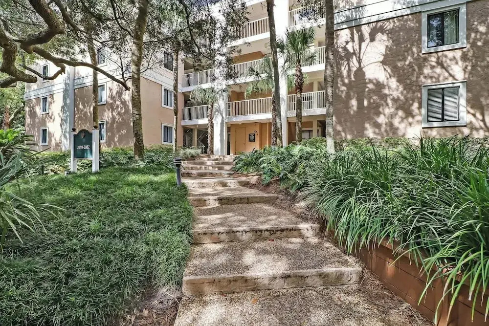 2070 Beachwood