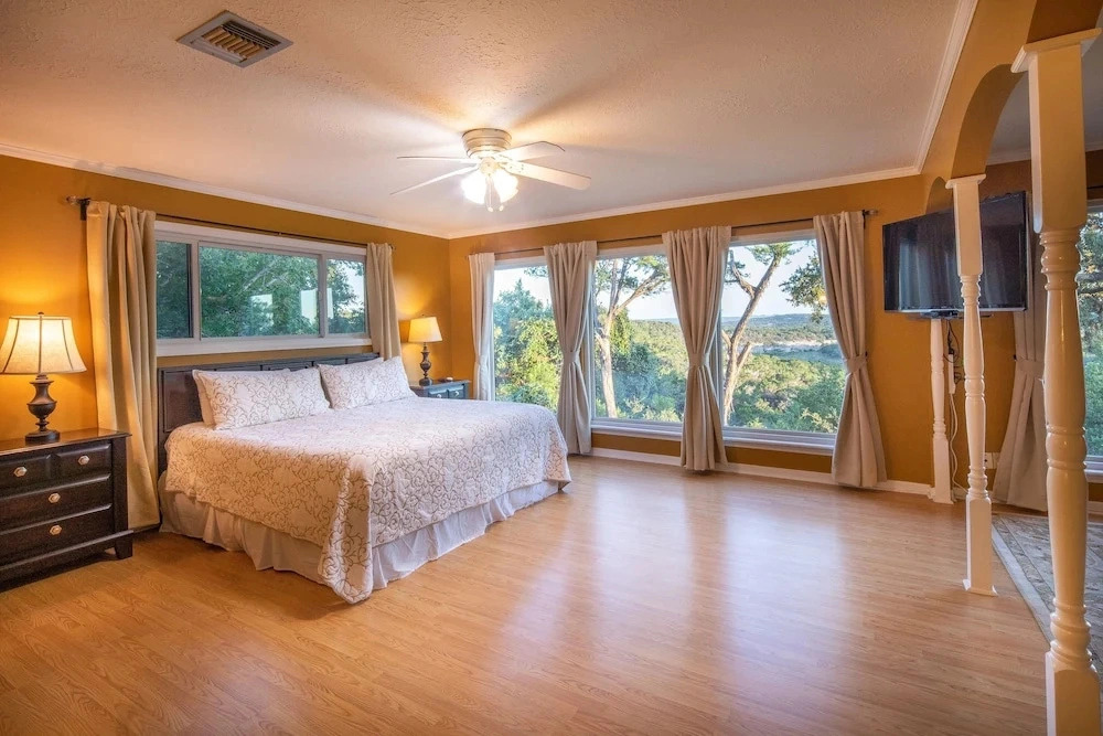 111 Wimberley - 6 Bedroom Home