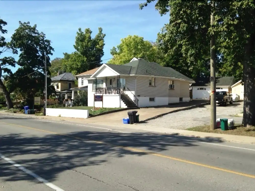 Niagara Falls Cottage Rental - Craig House
