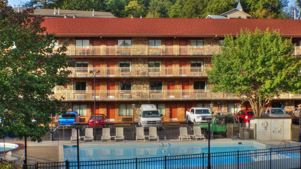 Crossroads Inn & Suites