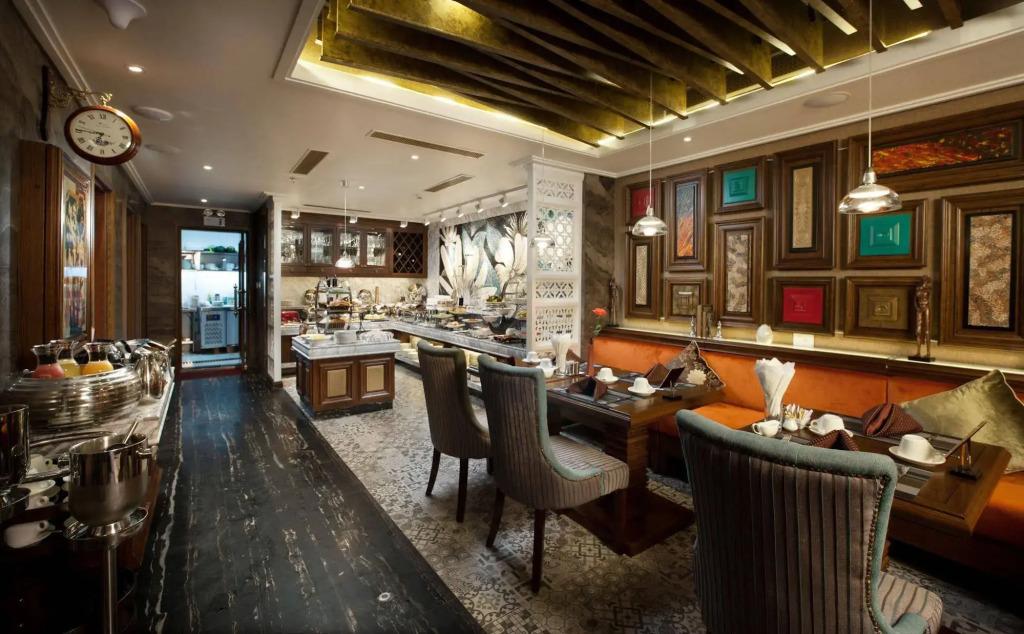 Peridot Gallery Classic Hotel