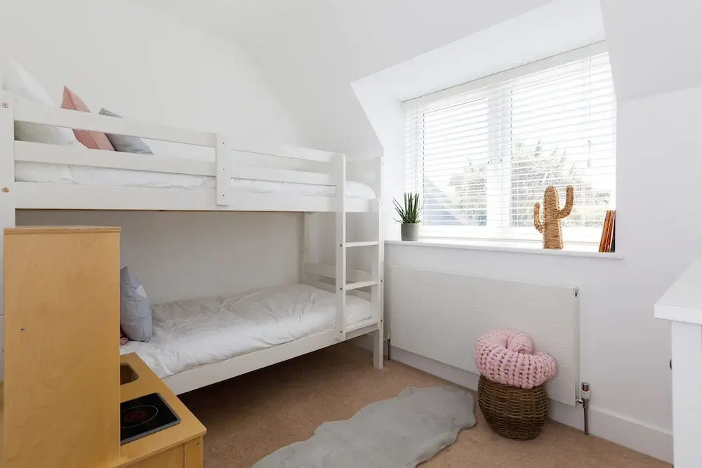 Gorgeous home for 12 - Walk to Beach - Sea View