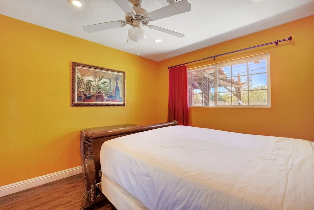 Las Vegas Elegance! Pool Table & Sparkling Pool! 3 Bedroom Home by RedAwning
