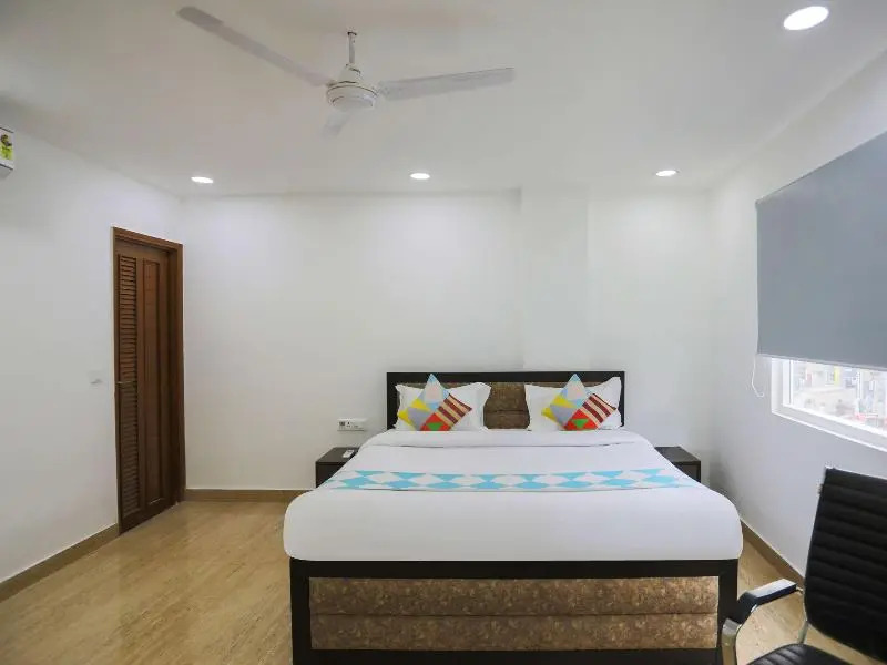 OYO 79600 The Premium Villa
