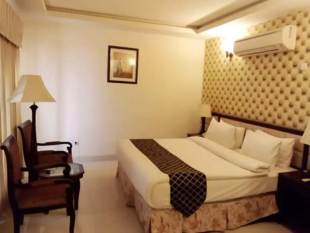 Desert Palm Hotel