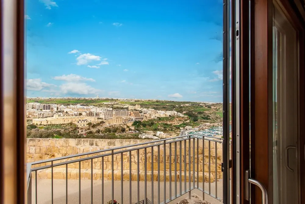 Harbour Views Gozitan Villa Shared Pool - Happy Rentals