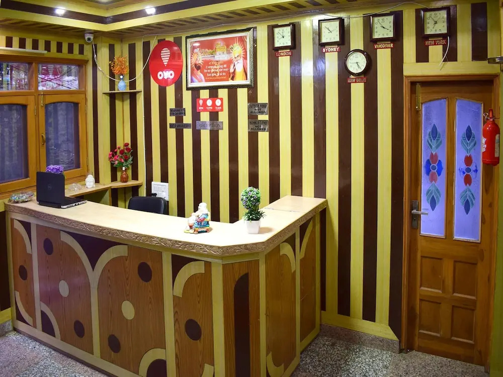 OYO 10694 Hotel Royal Inn