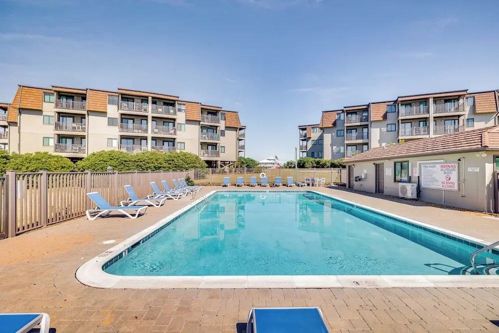 Steps to Sand! Condo w/ 2 Pools in Atlantic Beach