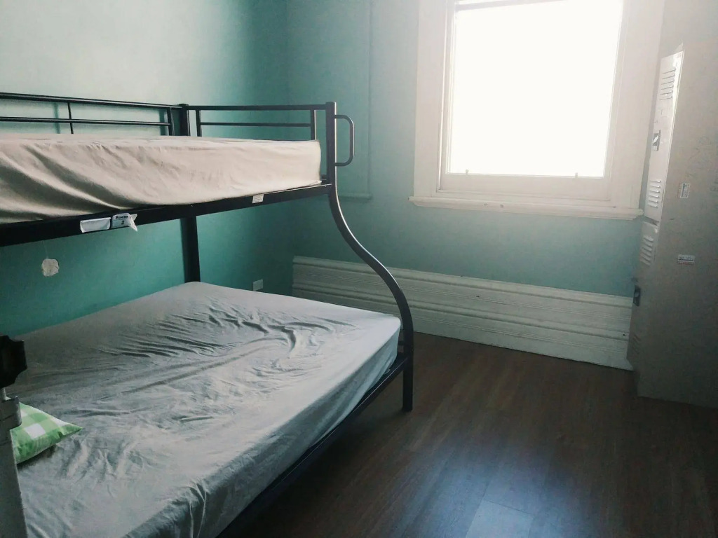 Sundancer Backpackers Hostel