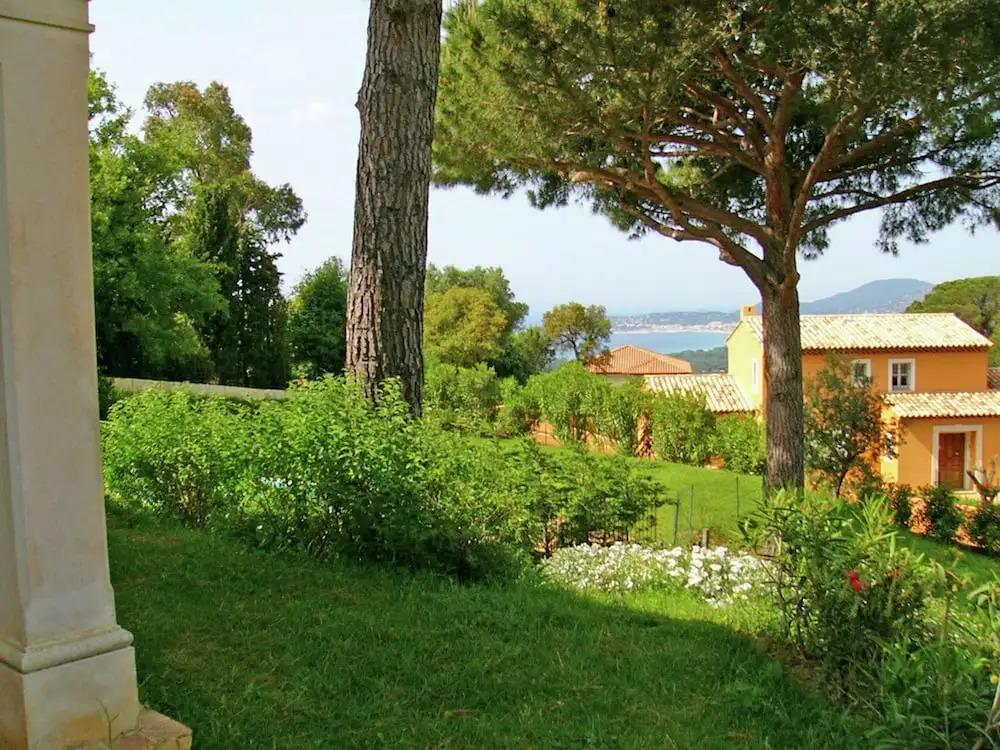 Spendid Holiday Home in La Croix-valmer With Swimming Pool