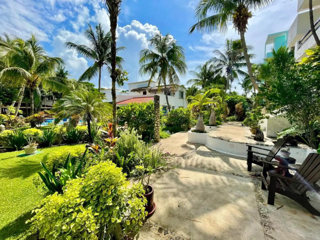 Bttm floor beachfront condo in Half Moon Bay Akumal