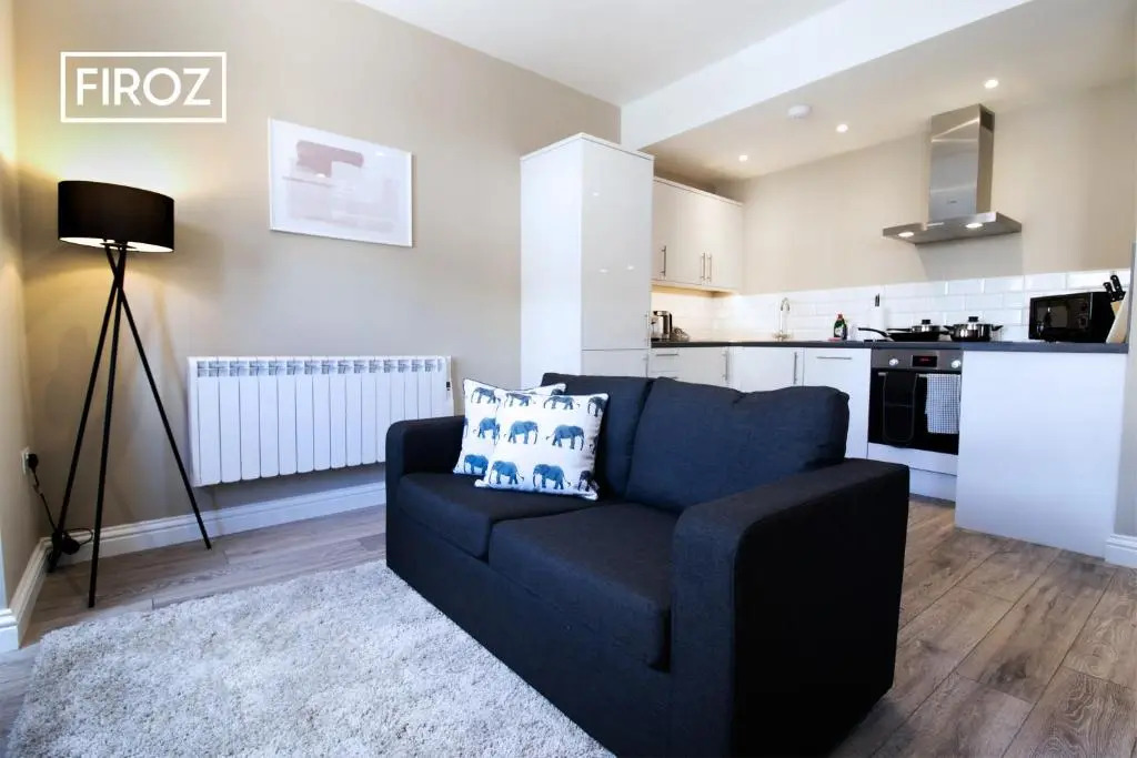 2 Bedroom 1 Bathroom Town Center Apartment With Free Parking By Firoz Property Management