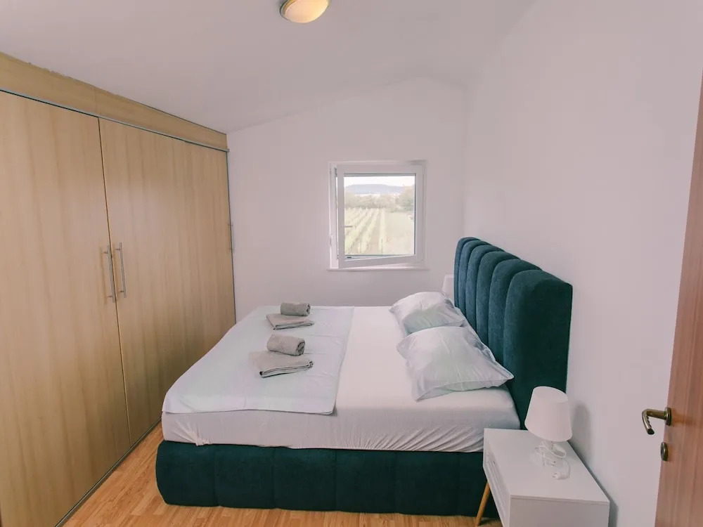 Modern Holiday Home in a Quiet Area, Private Pool, Lovely Roofed Terrace, BBQ