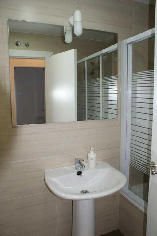 Apartamento espacioso frente al Palacio de Congresos - AA